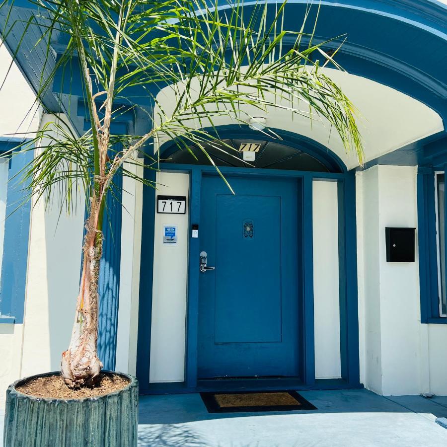 The Wilshire Metro Hostel Los Angeles Exterior photo